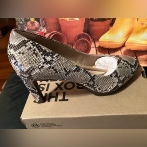 Collection By Clarks:  Ambyr Joy; Natural Snake; Python Brun.  Worn only once.